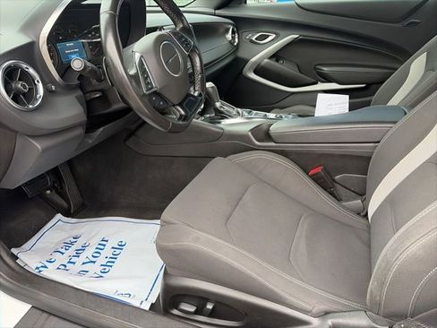 Used 2023 Chevrolet Camaro LT RWD image 7