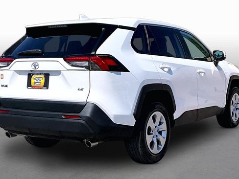 Used 2022 Toyota RAV4 LE FWD image 2