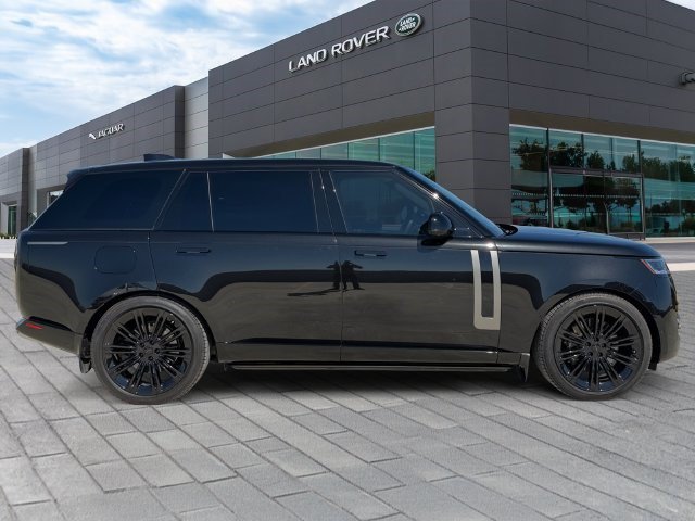 Used 2026 Land Rover Range Rover Long Wheelbase SE AWD/4WD image 6