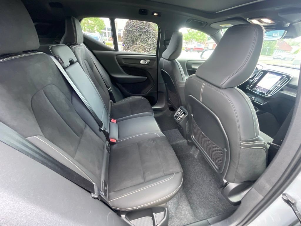 Certified 2025 Volvo XC40 B5 Plus AWD/4WD image 14
