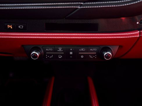 Used 2021 Ferrari F8 Tributo image 61