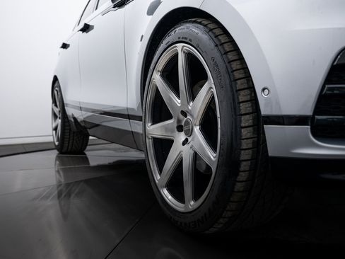 Used 2018 Land Rover Range Rover Velar R-Dynamic SE image 19