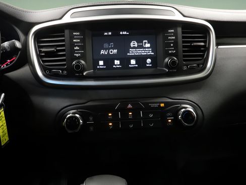 Used 2019 Kia Sorento AWD image 18