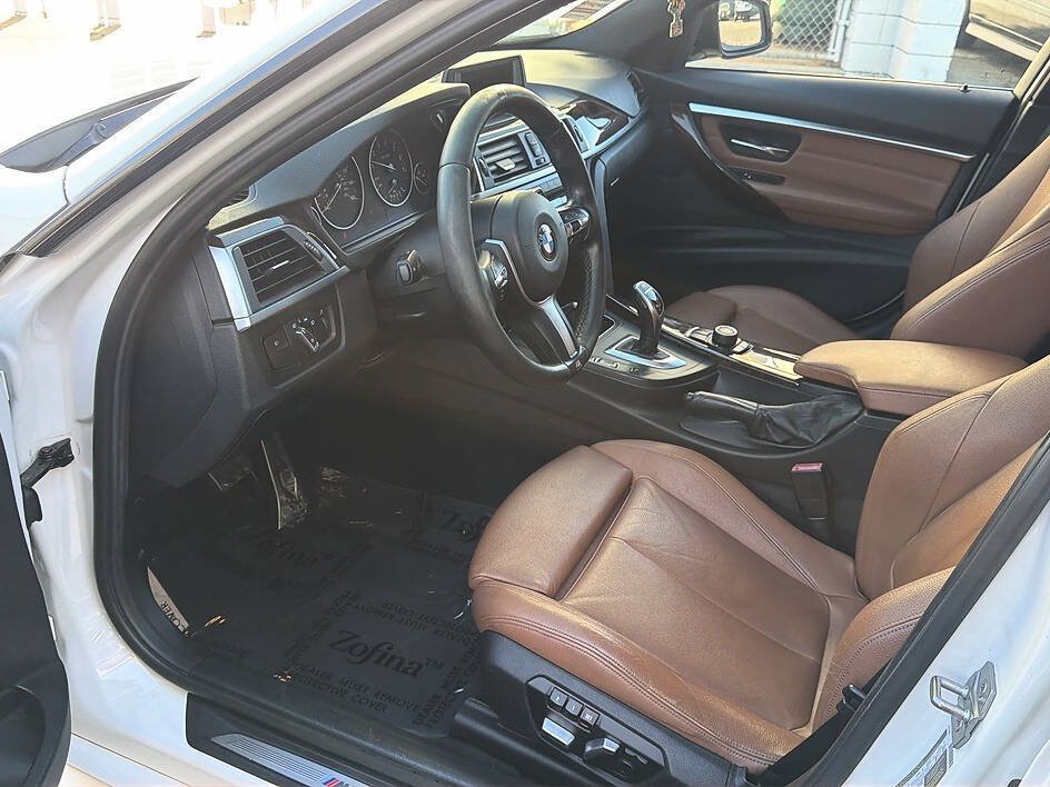 Used 2016 BMW 328i Sedan w/ M Sport Package RWD image 4