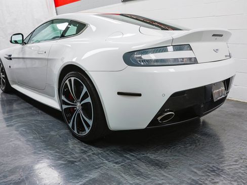 Used 2011 Aston Martin V12 Vantage Coupe image 17