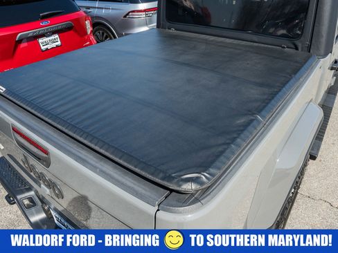 Used 2022 Jeep Gladiator Willys image 10