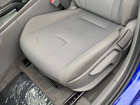 Used 2024 Hyundai Elantra SE FWD image 23