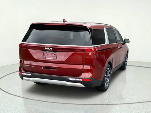 Used 2022 Kia Carnival EX FWD image 5