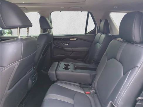 Used 2025 Honda Pilot Touring image 17