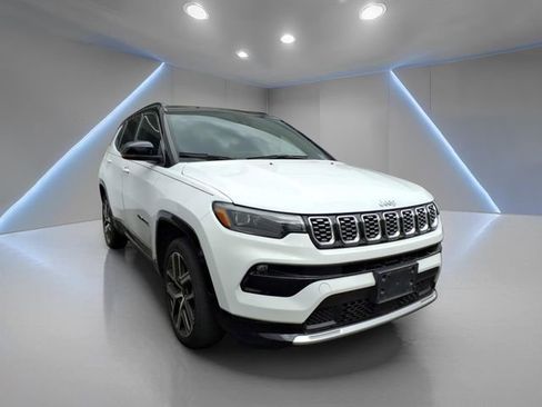 Used 2025 Jeep Compass Limited w/ Elite Group AWD/4WD image 1