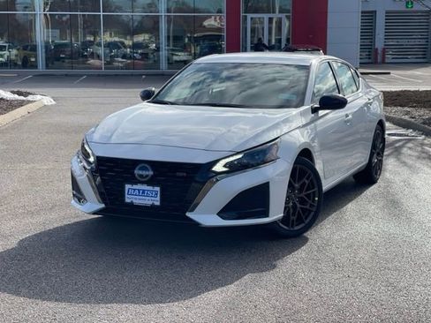 New 2025 Nissan Altima 2.5 SR image 9