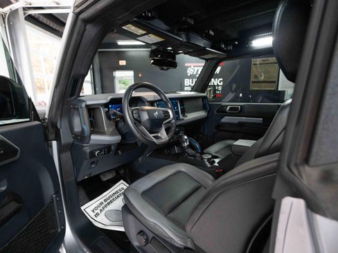 Used 2024 Ford Bronco Black Diamond image 8