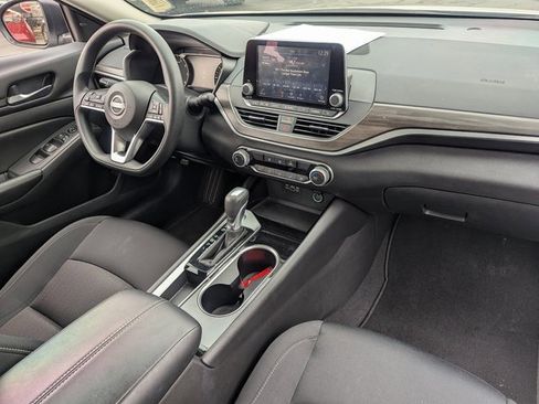 Used 2024 Nissan Altima 2.5 SV image 29