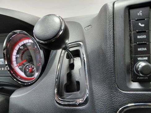 Used 2019 Dodge Grand Caravan SXT image 30