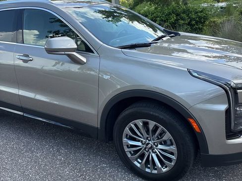 Used 2024 Cadillac XT4 Premium Luxury w/ Technology Package FWD image 4