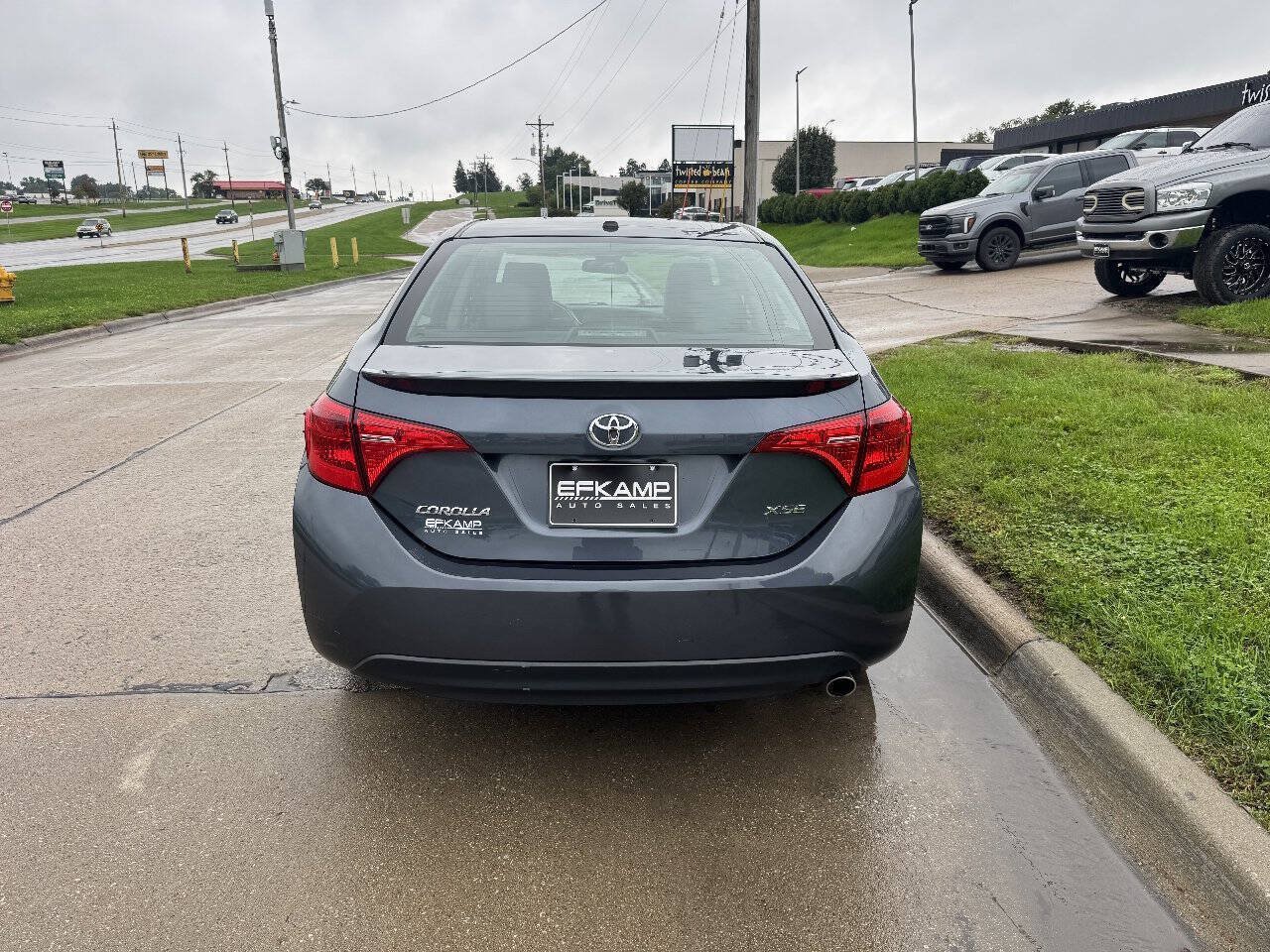 Used 2017 Toyota Corolla XSE w/ Carpet Mat Package (TMS) FWD image 4
