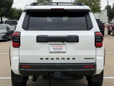 Certified 2025 Toyota 4Runner 4WD image 5