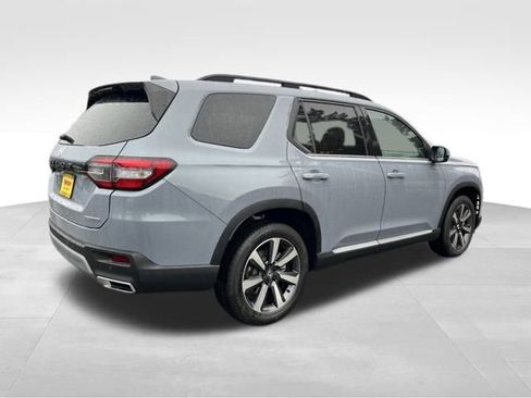 New 2025 Honda Pilot Touring image 7