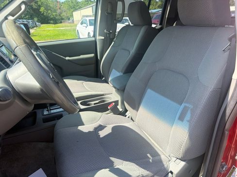 Used 2015 Nissan Frontier SV w/ SV Value Truck Package AWD/4WD image 15