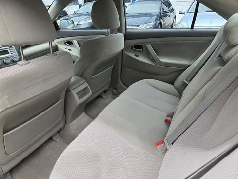 Used 2010 Toyota Camry LE image 31
