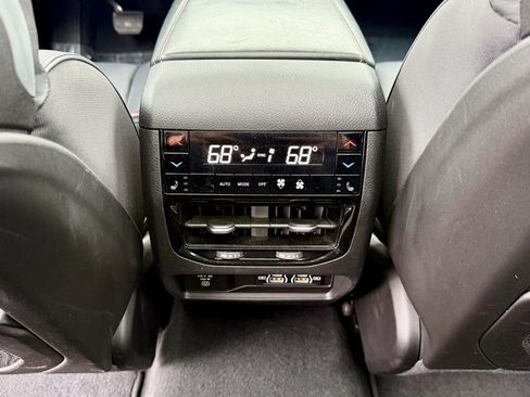 Used 2023 Jeep Grand Cherokee Overland w/ Luxury Tech Group IV image 36