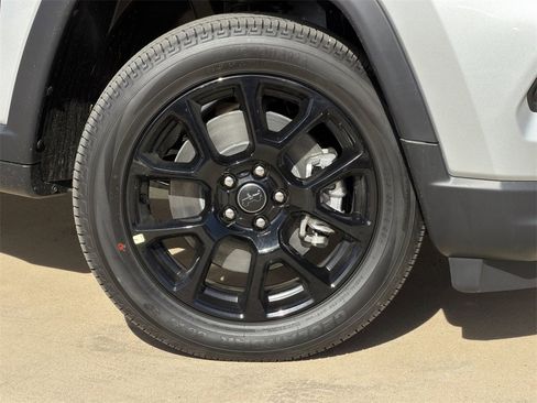 New 2026 Jeep Compass Latitude image 8