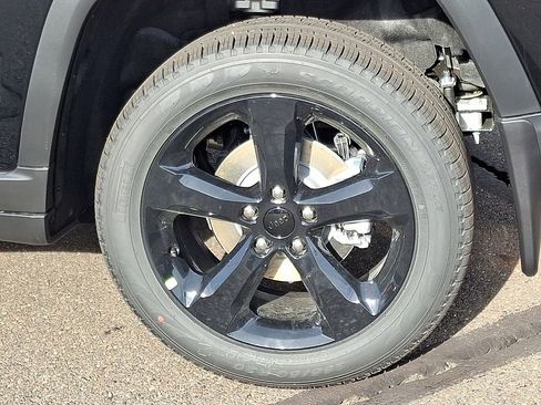 New 2025 Jeep Grand Cherokee Limited w/ Luxury Tech Group II AWD/4WD image 6