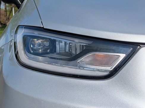 Used 2023 Chrysler Pacifica Touring-L FWD image 16