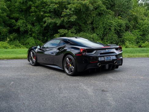 Used 2018 Ferrari 488 GTB RWD image 2