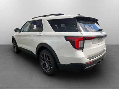 Used 2025 Ford Explorer ST-Line w/ ST-Line Street Pack AWD/4WD image 9
