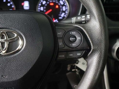 Used 2020 Toyota RAV4 LE FWD image 36