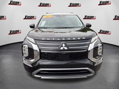 Used 2025 Mitsubishi Outlander AWD image 2