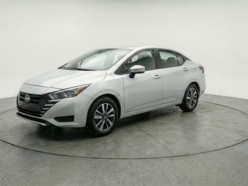 Used 2025 Nissan Versa SV FWD image 3