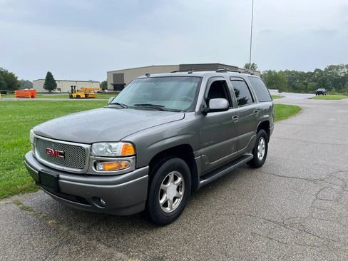 Used 2005 GMC Yukon Denali AWD/4WD image 1