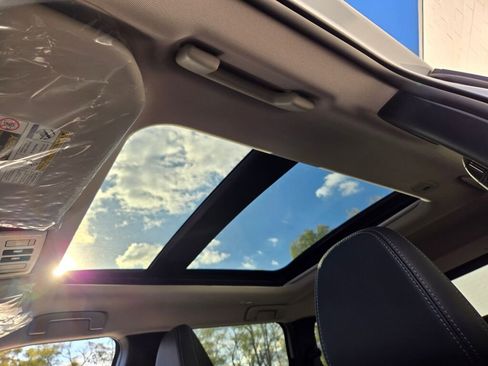 New 2025 Mitsubishi Outlander SE image 17