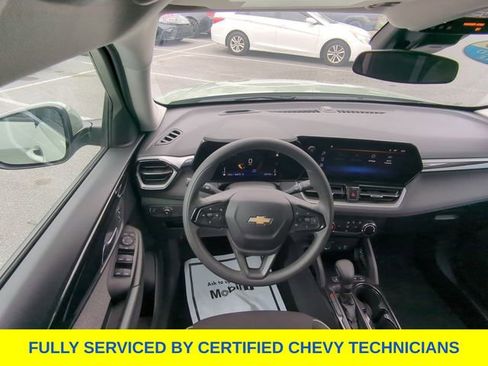 Used 2025 Chevrolet TrailBlazer LT AWD/4WD image 37