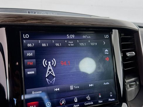 Used 2019 RAM 1500 Laramie AWD/4WD image 13