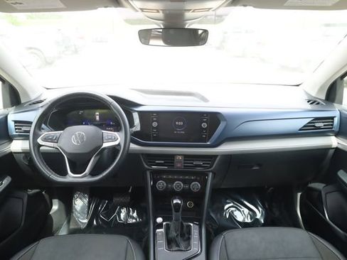 Used 2024 Volkswagen Taos SE FWD image 11