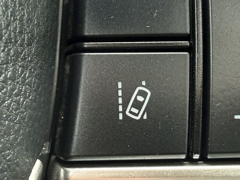 Used 2022 Toyota Sienna XLE w/ XLE Plus Package FWD image 34