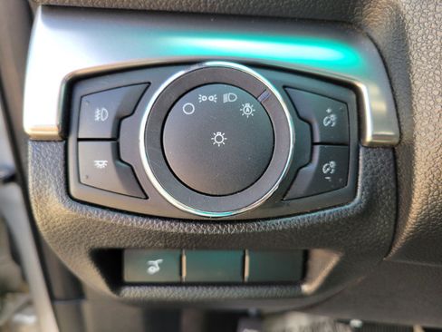 Used 2018 Ford Explorer XLT w/ Equipment Group 201A AWD/4WD image 37