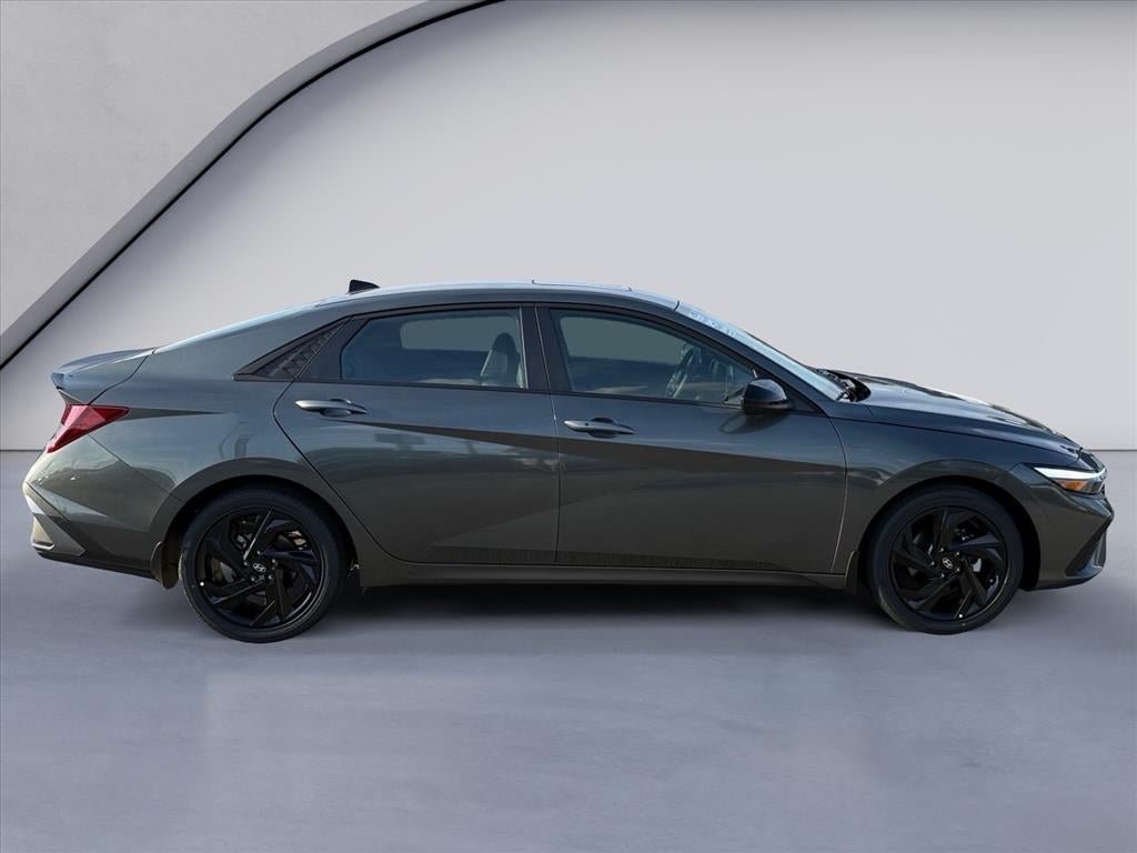 New 2026 Hyundai Elantra SEL Sport FWD image 6