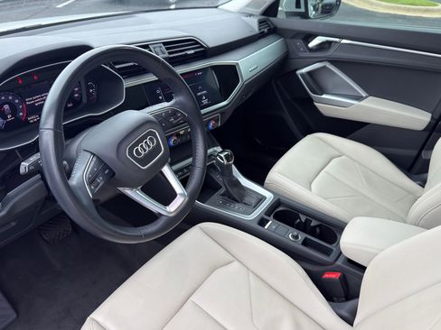 Used 2019 Audi Q3 2.0T Premium w/ Convenience Package AWD/4WD image 11