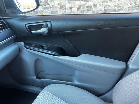 Used 2014 Toyota Camry LE image 19