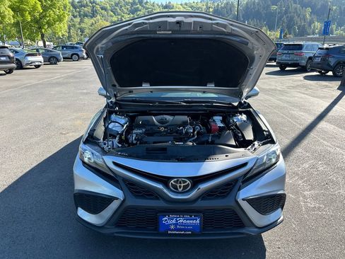 Used 2024 Toyota Camry SE FWD image 4