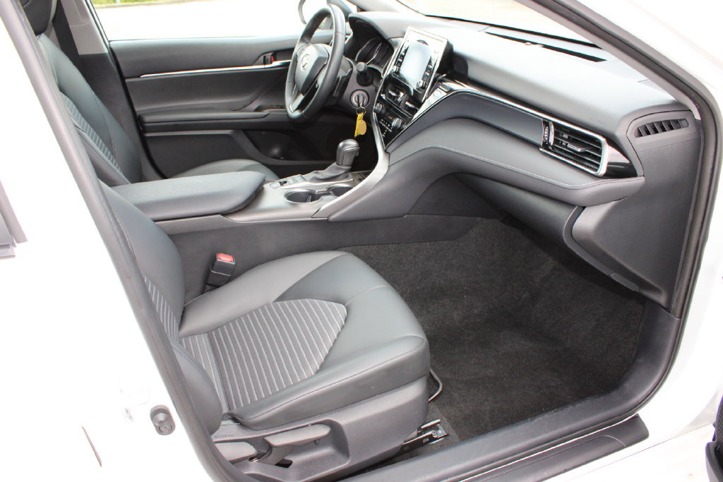 Used 2023 Toyota Camry SE AWD/4WD image 9