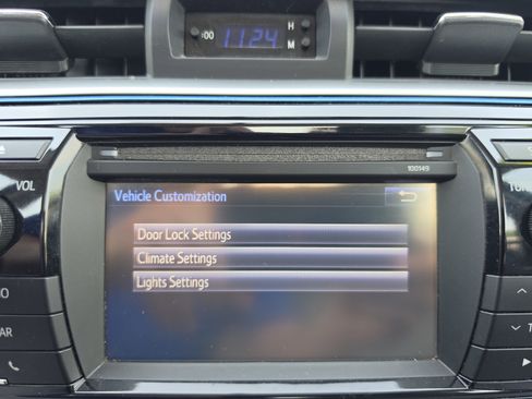 Used 2015 Toyota Corolla LE FWD image 24
