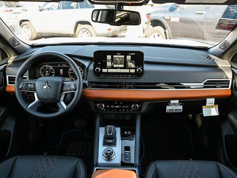 New 2025 Mitsubishi Outlander SEL image 13