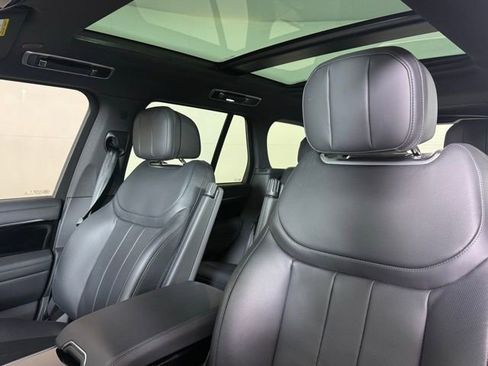 Certified 2025 Land Rover Range Rover SE image 29