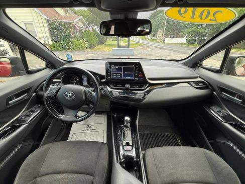 Used 2019 Toyota C-HR XLE FWD image 10