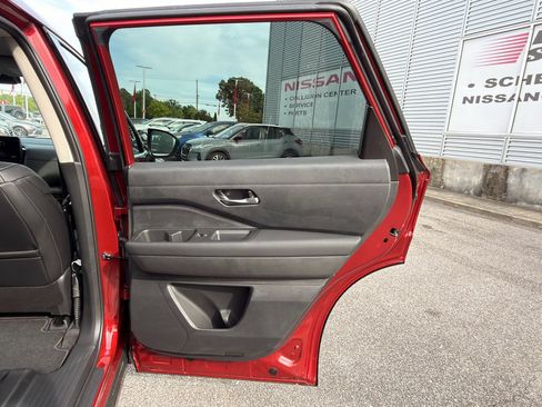 New 2026 Nissan Pathfinder SL image 17